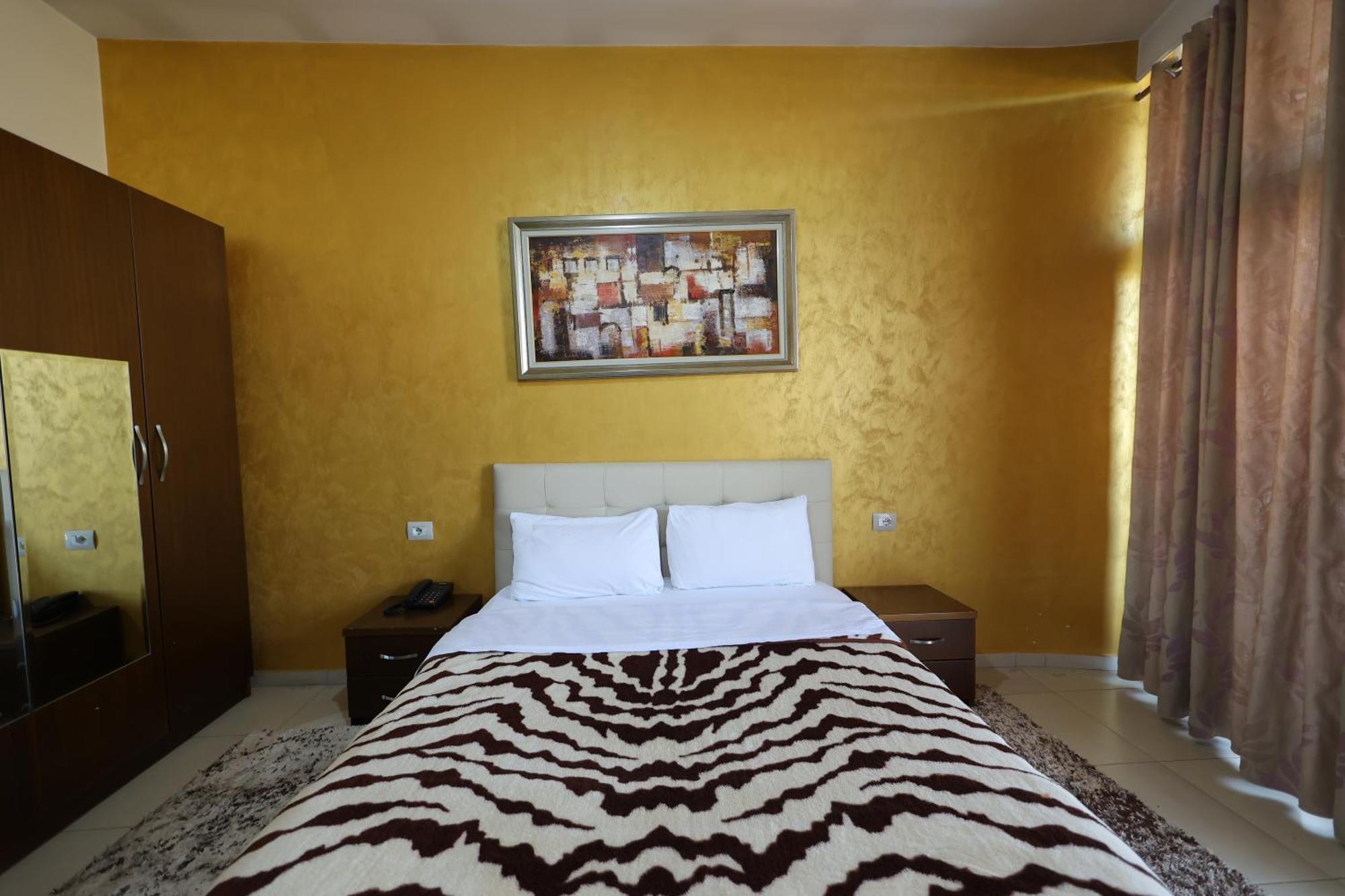 Hotel Gjuta Farke e Madhe Ngoại thất bức ảnh